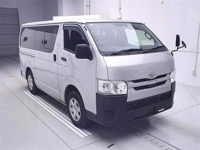 TOYOTA HIACE VAN 2019