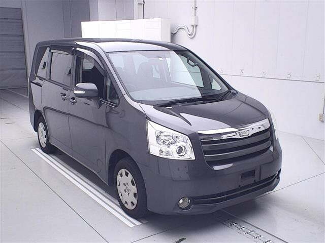 TOYOTA NOAH 2008