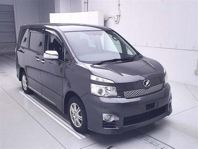 TOYOTA VOXY 2012