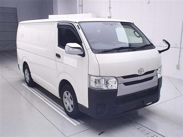 TOYOTA HIACE VAN 2017