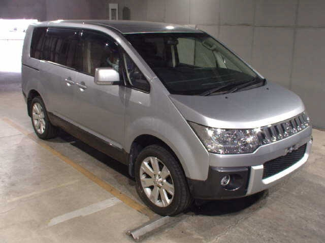 MITSUBISHI DELICA D5 2016