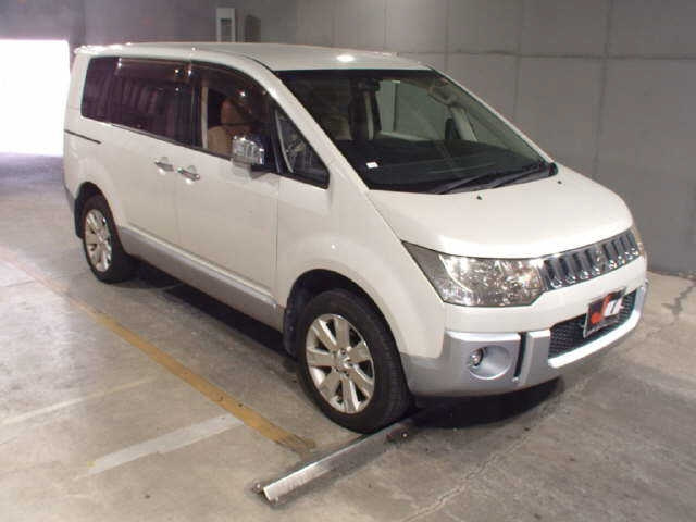 MITSUBISHI DELICA D5 2011