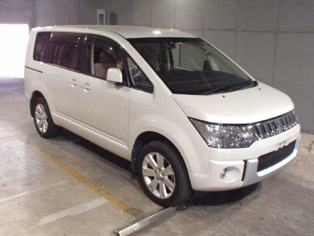 MITSUBISHI DELICA D5
