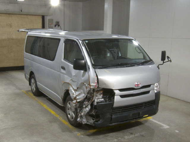 TOYOTA HIACE VAN 2019