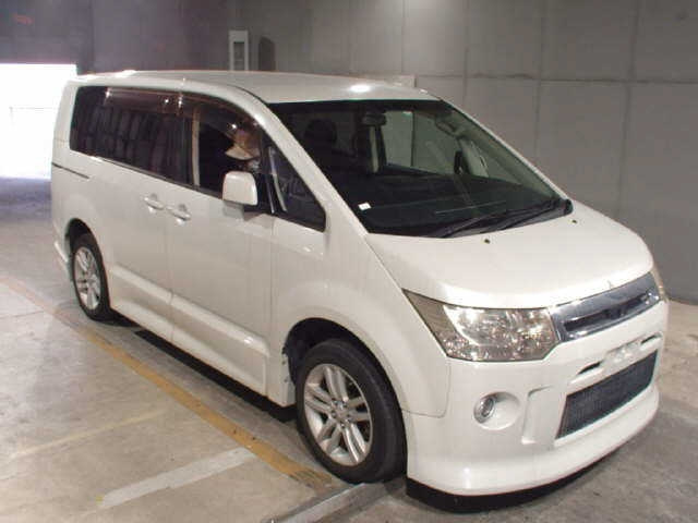 MITSUBISHI DELICA D5 2008