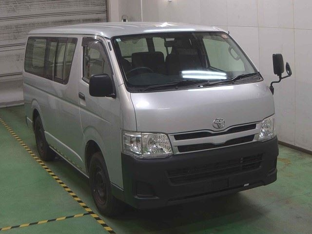 TOYOTA HIACE VAN 2013
