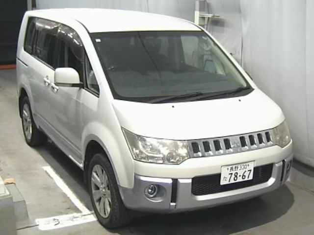 MITSUBISHI DELICA D5 2011