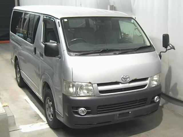 TOYOTA HIACE VAN