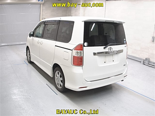 TOYOTA NOAH 2008