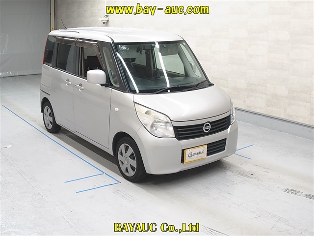 NISSAN ROOX 2011
