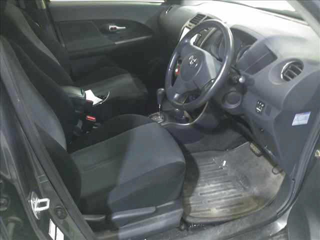 TOYOTA IST 2013