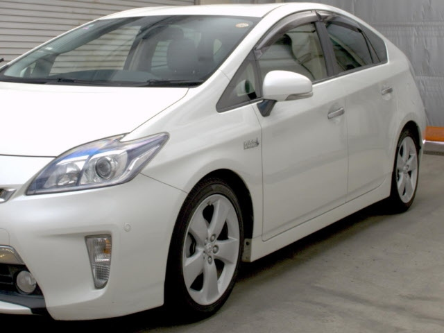 TOYOTA PRIUS PHV 2013