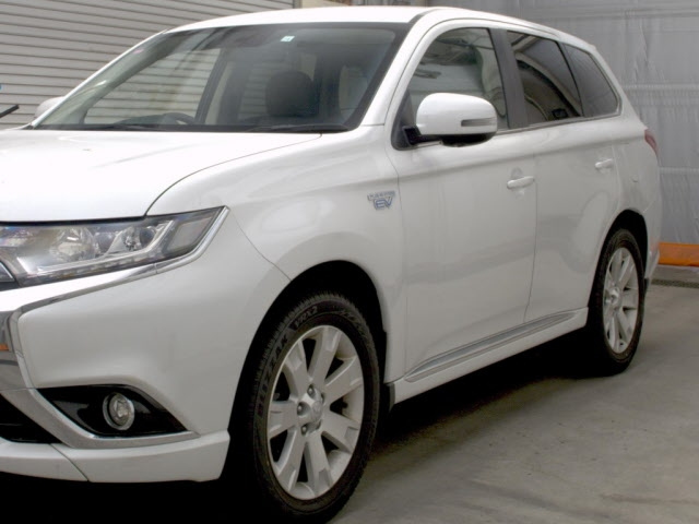 MITSUBISHI OUTLANDER PHEV 2016