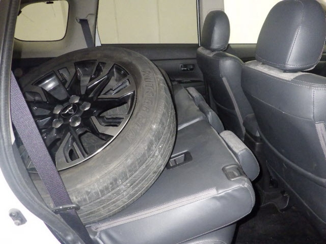 MITSUBISHI OUTLANDER PHEV 2016