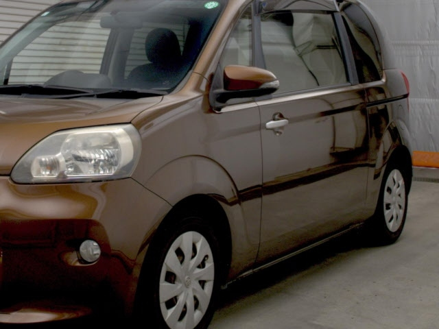 TOYOTA PORTE 2013