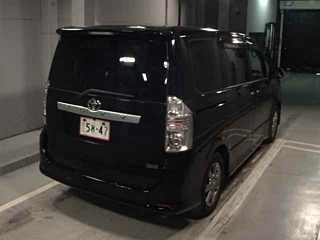 TOYOTA VOXY 2009