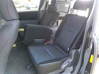 TOYOTA VOXY 2009