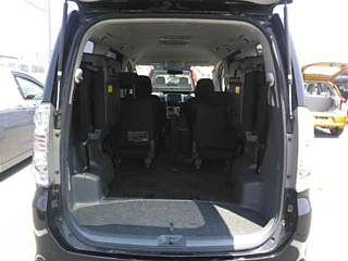TOYOTA VOXY 2009
