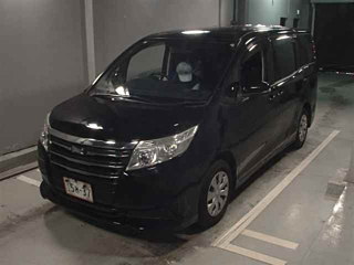 TOYOTA NOAH 2017