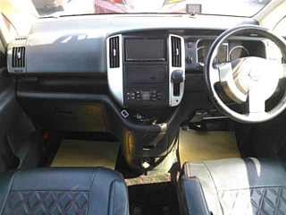 NISSAN SERENA 2010