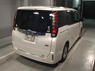 TOYOTA NOAH 2014
