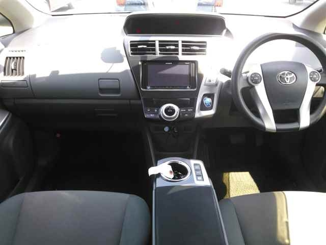 TOYOTA PRIUS ALPHA 2014