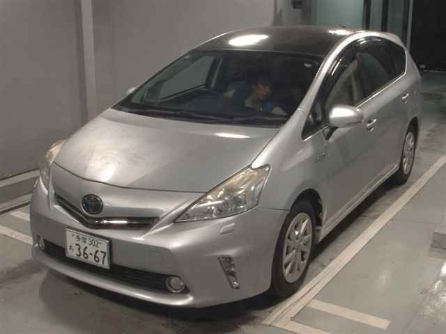 TOYOTA PRIUS ALPHA 2011
