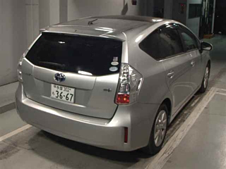 TOYOTA PRIUS ALPHA 2011