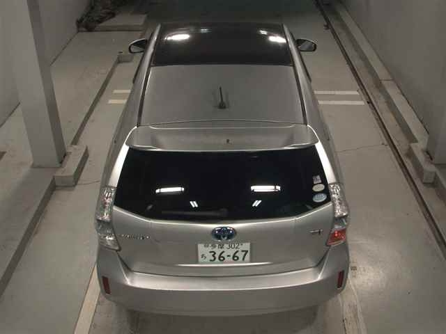 TOYOTA PRIUS ALPHA 2011