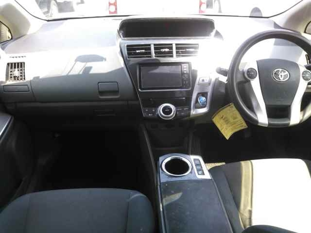 TOYOTA PRIUS ALPHA 2012