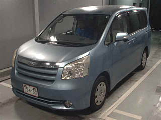 TOYOTA NOAH 2009