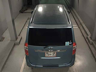 TOYOTA NOAH 2009