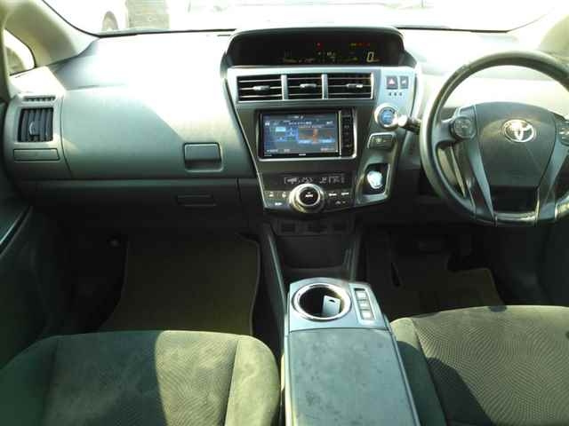TOYOTA PRIUS ALPHA 2014