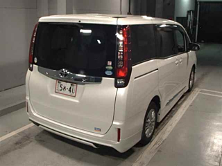 TOYOTA NOAH 2014
