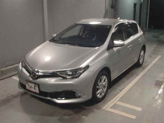 TOYOTA AURIS 2015