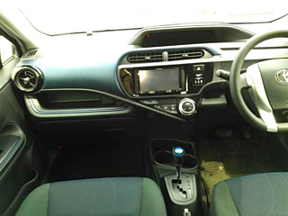 TOYOTA AQUA 2017