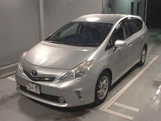 TOYOTA PRIUS ALPHA 2011