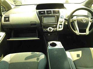 TOYOTA PRIUS ALPHA 2011