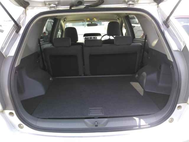 TOYOTA PRIUS ALPHA 2011