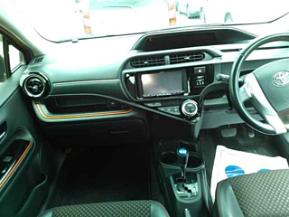 TOYOTA AQUA 2015