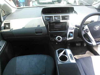 TOYOTA PRIUS ALPHA 2012
