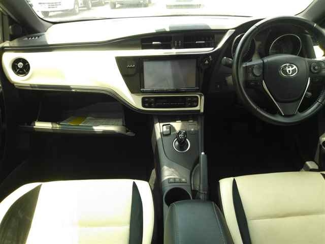 TOYOTA AURIS 2016