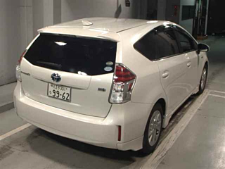 TOYOTA PRIUS ALPHA 2015