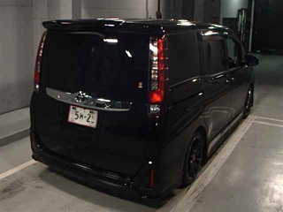 TOYOTA NOAH 2016