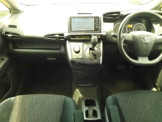 TOYOTA WISH 2011