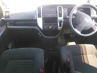 NISSAN SERENA 2010