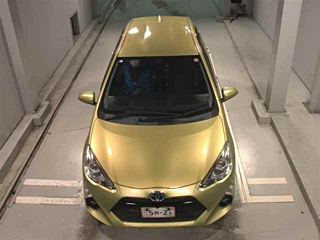 TOYOTA AQUA 2015