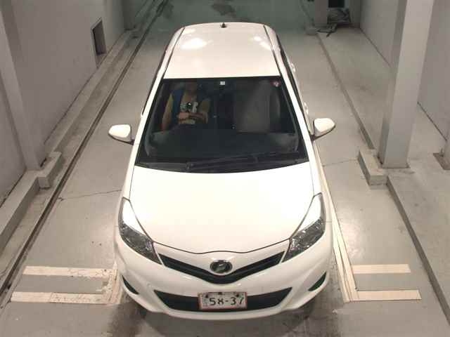 TOYOTA VITZ 2012