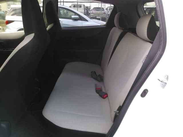 TOYOTA VITZ 2012