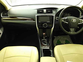 TOYOTA PREMIO 2018